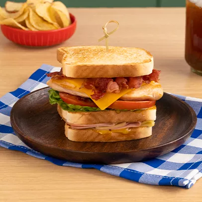 Sándwich club de pollo Sándwich club de pollo