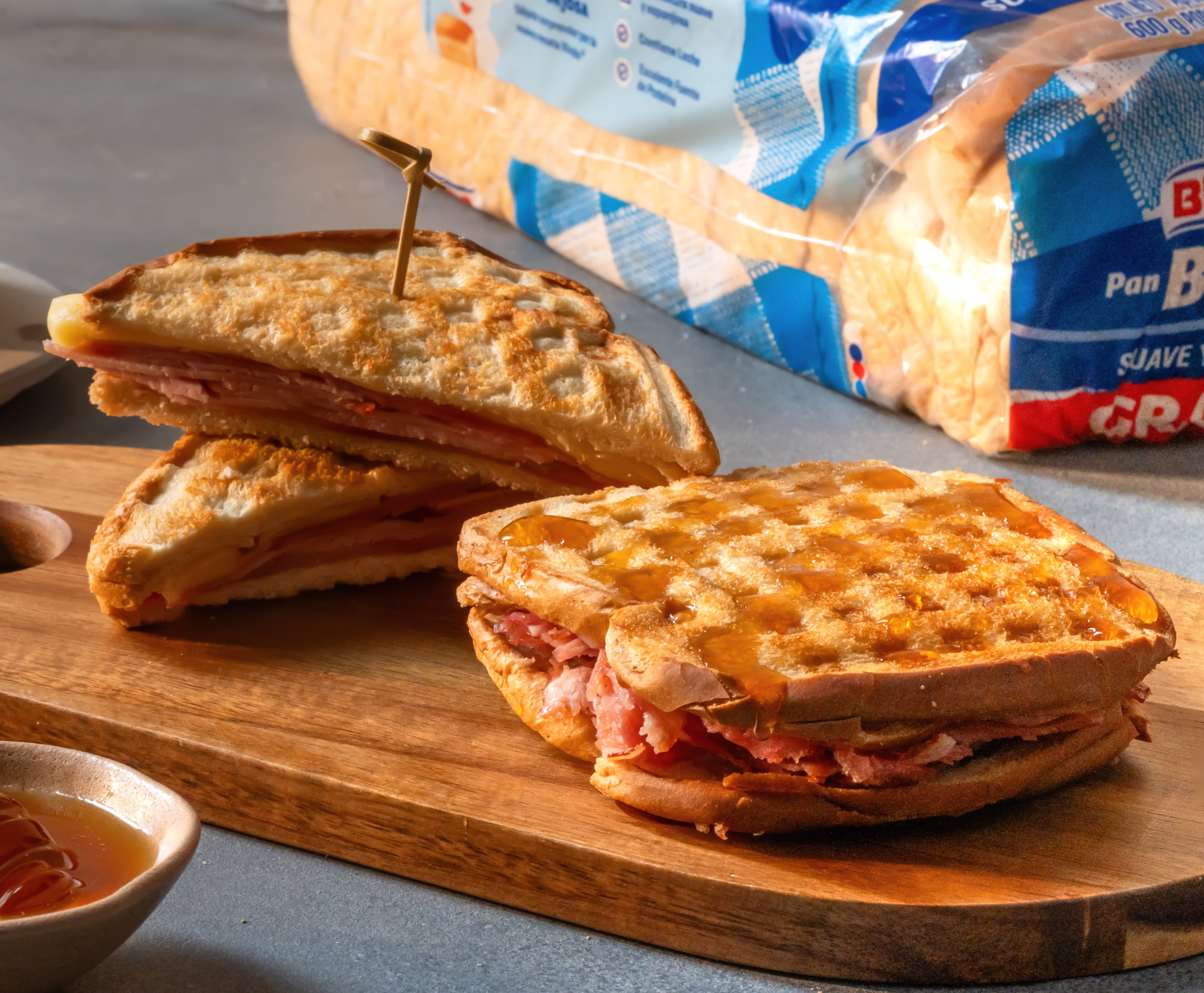 Sadwich waffle con casero Bimbo ®  